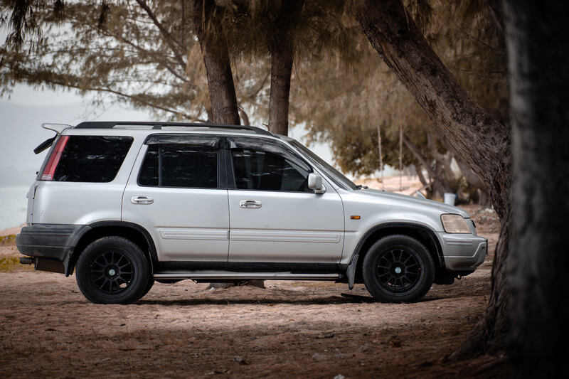Silver Honda CR-V 1st-gen